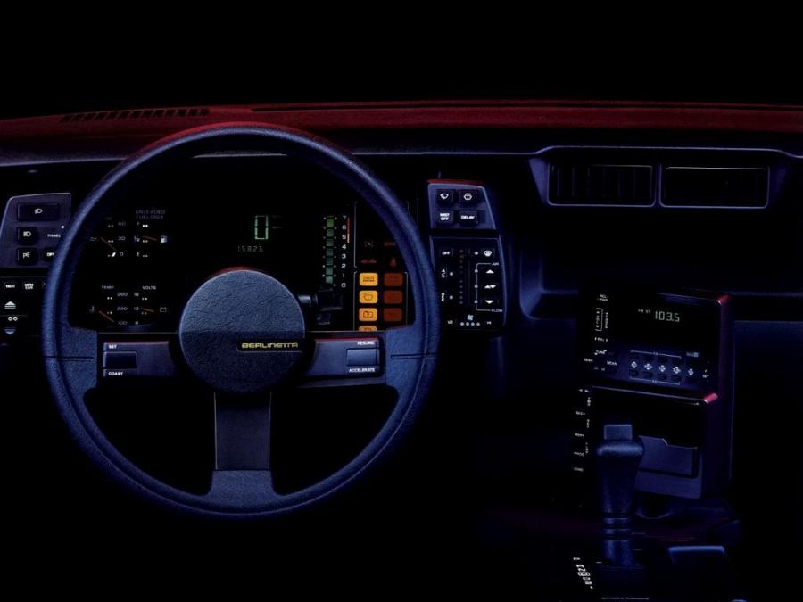Торпедо Chevrolet Camaro Berlinetta T-Top 1985 года  (фото 3 из 3)